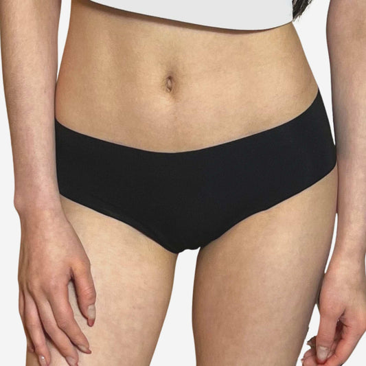 A model is wearing a pair of stretchy seamless underwear from CLOECO brand. Low-cut design, durable and stretchy.